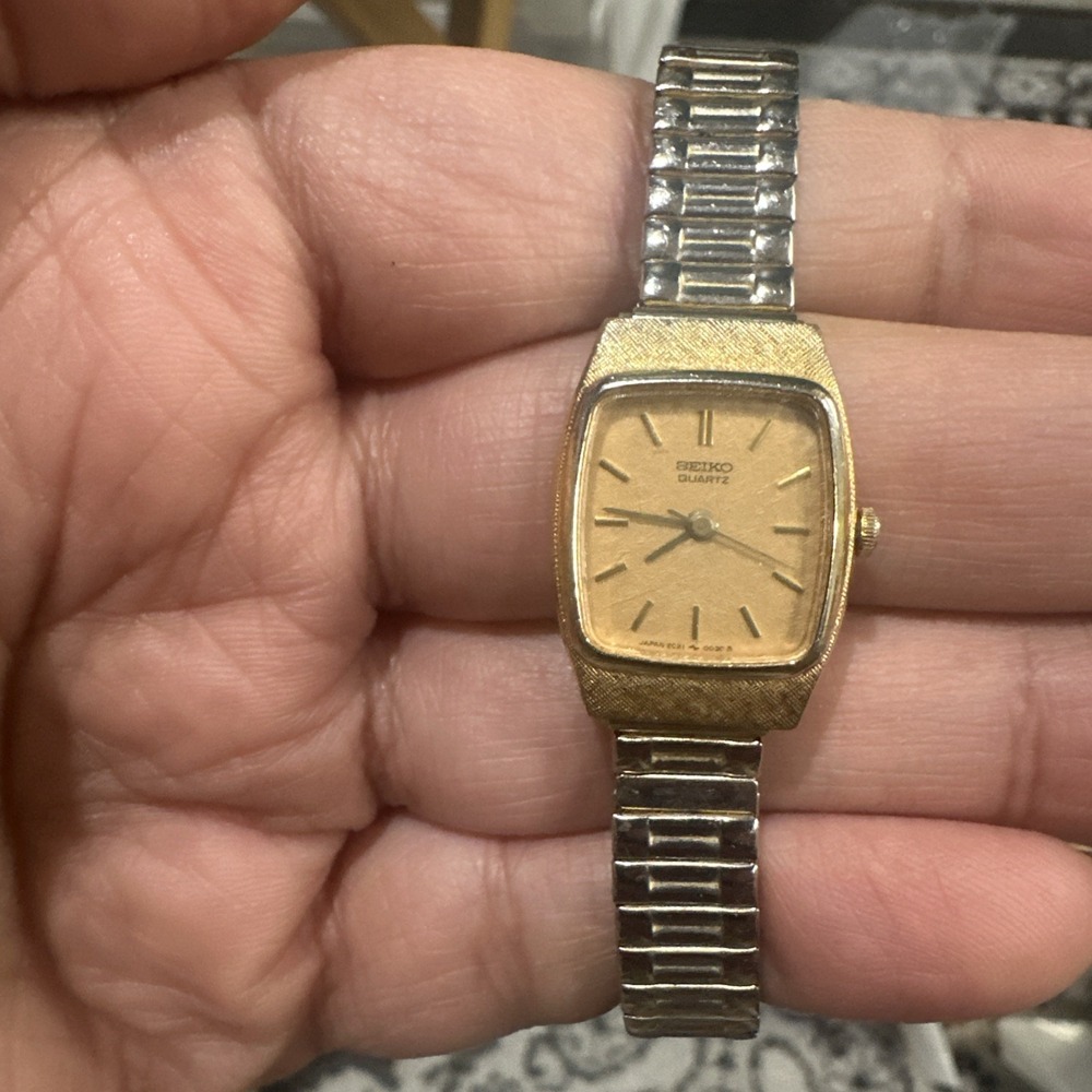 Works Seiko Womens 2C21-5009 Quartz Watch Silver Tone Watch Stretch Band 18mm 7"